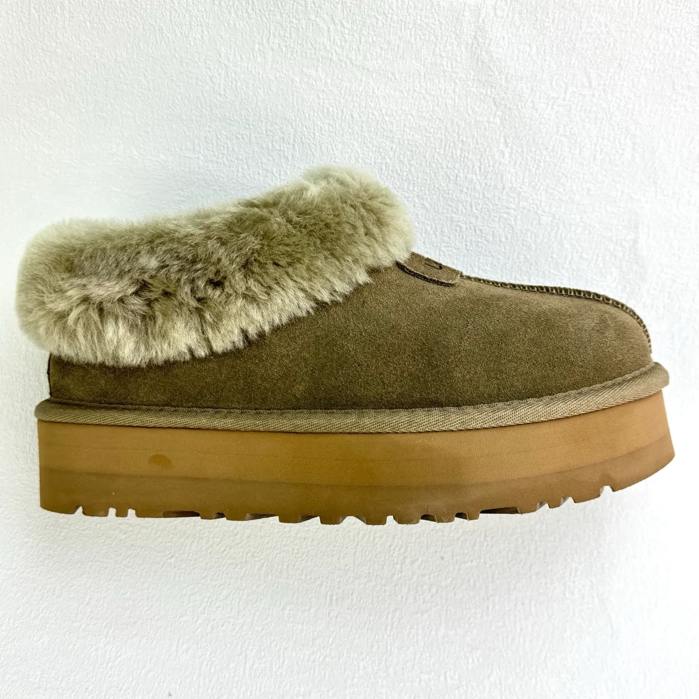 Self-pickup💰440 UGG Tatzite three-centimeter thick sole, glutinous, slip-on, easy to put on and take off, model 4810, slip-on casual fur shoes, short boots, color: maroon, reindeer, antelope brown, black, gray 𝚜𝚒𝚣𝚎: 𝟯𝟱-𝟰𝟬
